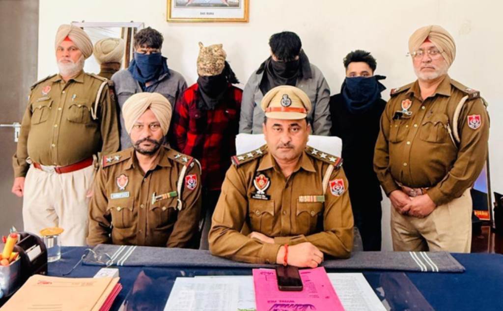 Mehtiana Police Station arrested 4 persons for selling and consuming narcotics